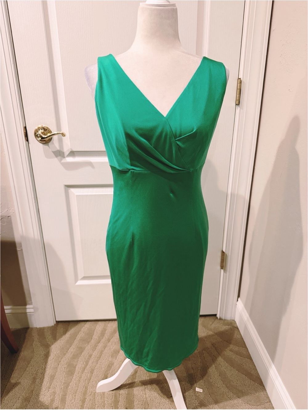 Kay Unger Green V-Neck Sleeveless Sheath Dress Fully Lined